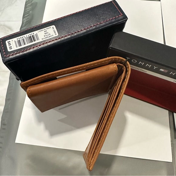 Tommy Hilfiger wallet - Picture 7 of 7
